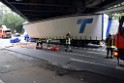 LKW blieb unter Bruecke haengen Koeln Ehrenfeld Innere Kanalstr Hornstr P011